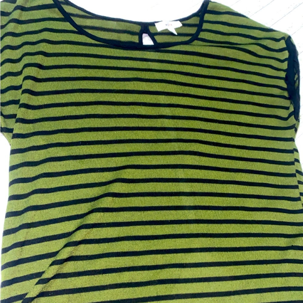 Nice Shirt with Black bows on the back.